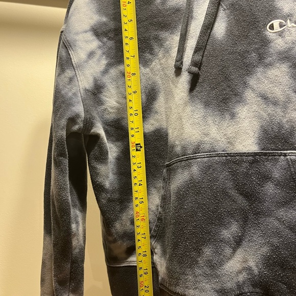 Champion womens tie-dye, kangaroo pocket hoodie. Size US Med - Picture 9 of 9